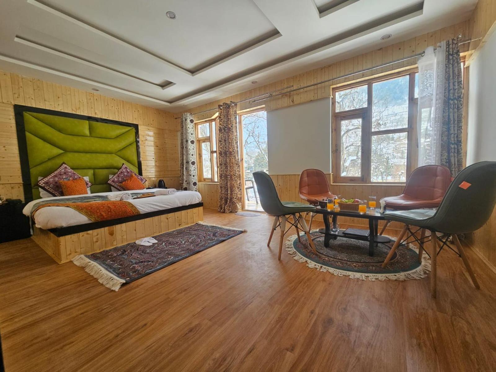 Delta View Hotel Pahalgam Luaran gambar