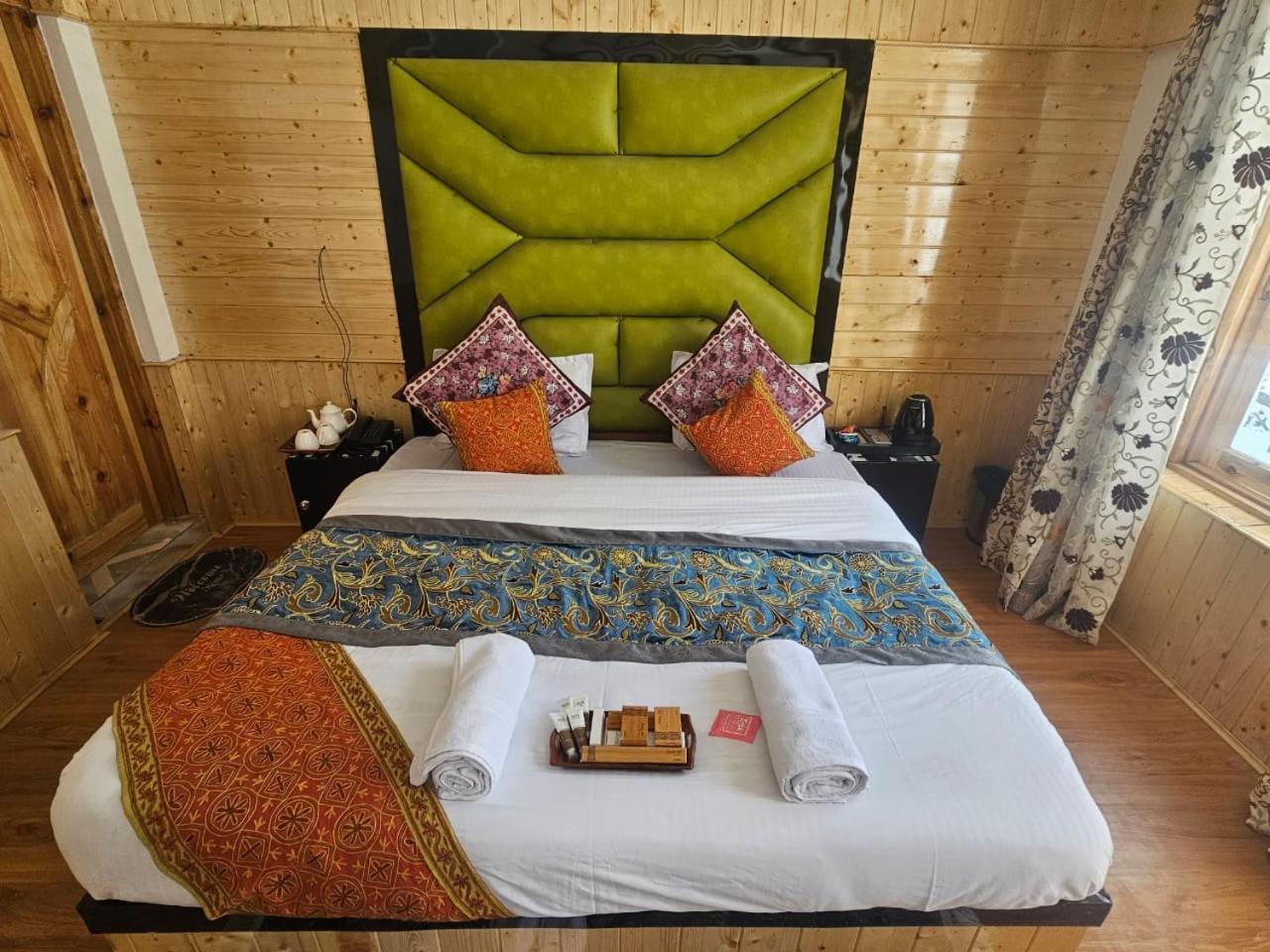 Delta View Hotel Pahalgam Luaran gambar