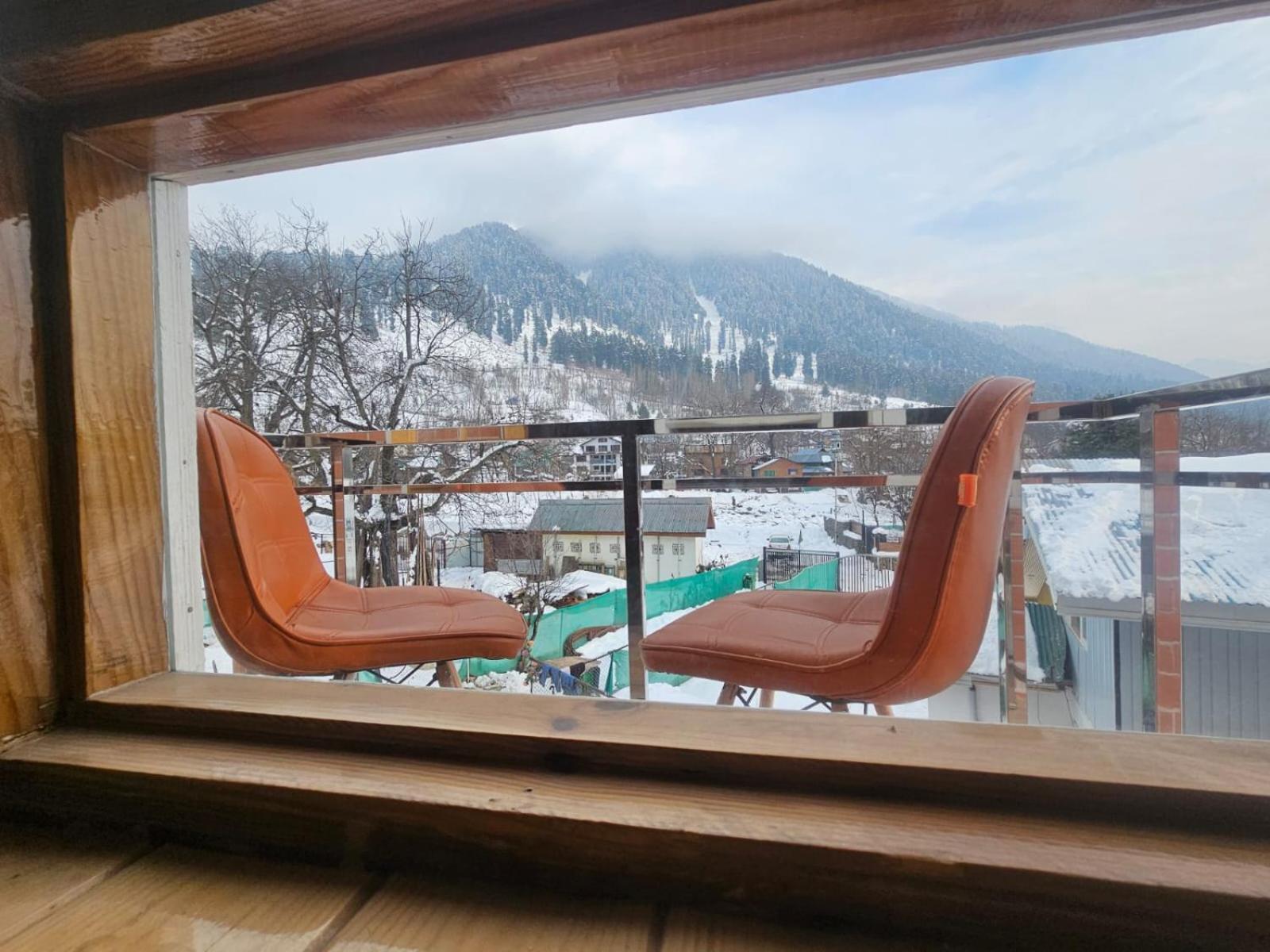 Delta View Hotel Pahalgam Luaran gambar